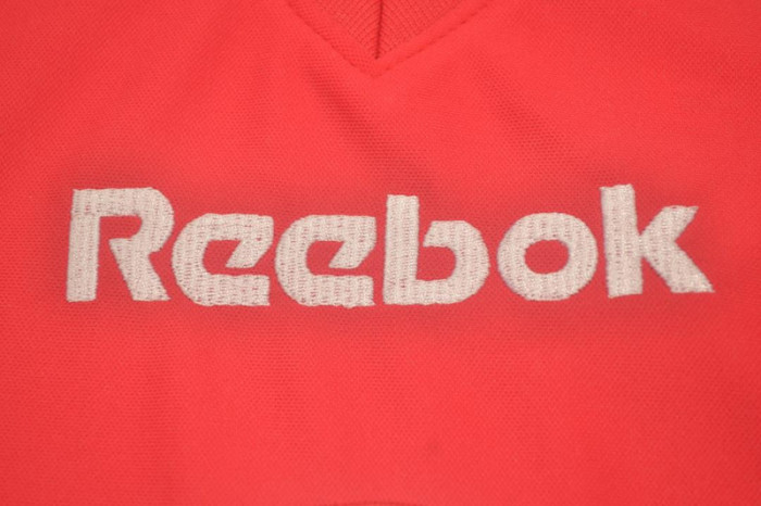 with Gold Patch Retro Jersey 2001 Liverpool UEFA Cup Final Home Soccer Jersey Vintage Football Shirt