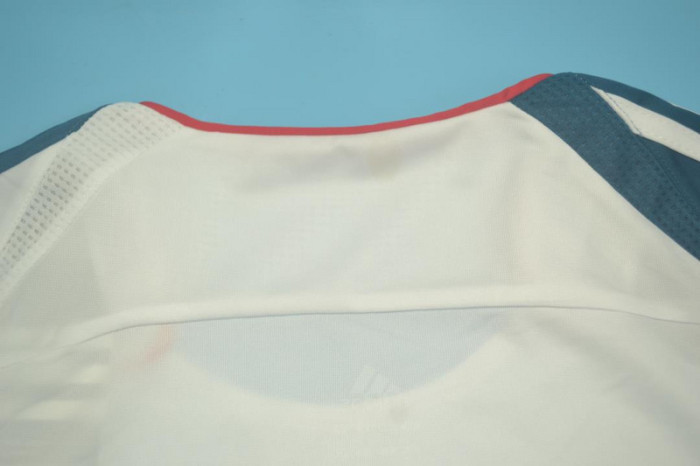 with UCL Patch Retro Jersey 2006-2007 Liverpool Away White Soccer Jersey Vintage Football Shirt