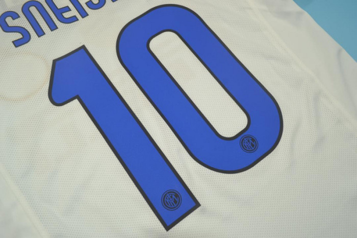 with Golden FIFA+Scudetto+Italia Coppa+UCL Patch Retro Jersey 2010-2011 Inter Milan Sneijder 10 Away White Soccer Jersey