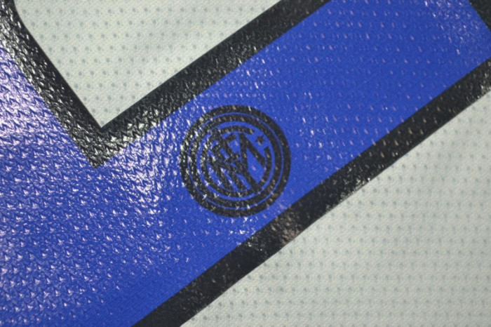 with Golden FIFA+Scudetto+Italia Coppa+UCL Patch Retro Jersey 2010-2011 Inter Milan MILITO 22 Away White Soccer Jersey
