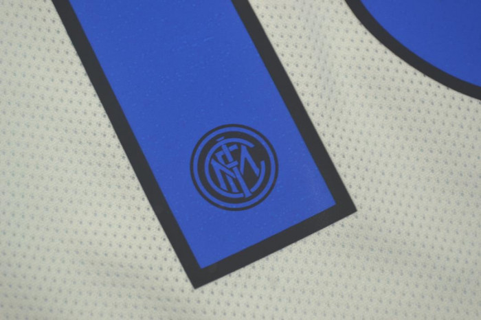 with Golden FIFA+Scudetto+Italia Coppa+UCL Patch Retro Jersey 2010-2011 Inter Milan Sneijder 10 Away White Soccer Jersey