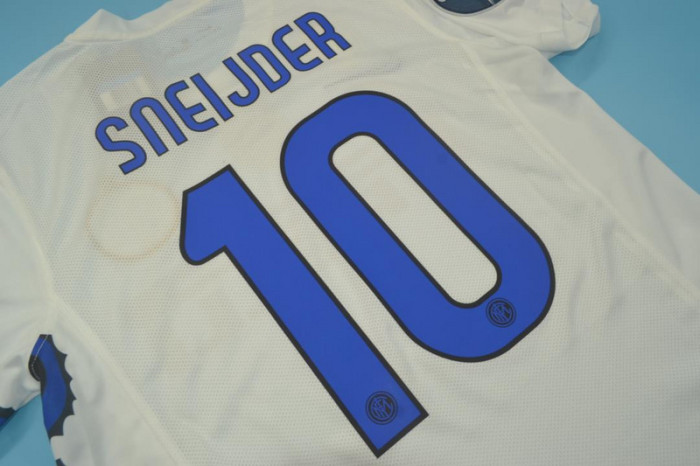 with Golden FIFA+Scudetto+Italia Coppa+UCL Patch Retro Jersey 2010-2011 Inter Milan Sneijder 10 Away White Soccer Jersey