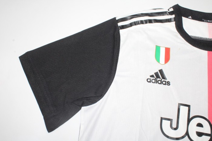 with Scudetto Player Version Retro Jersey 2019-2020 Juventus Home Soccer Jersey Vintage Maillot de Foot