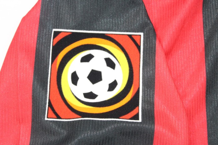 with Patch Retro Shirt 1999-2000 Eintracht Frankfurt FJORTOFT 9 Home Vintage Soccer Jersey