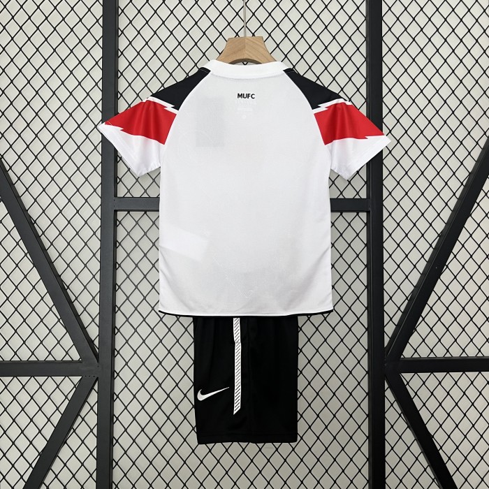 with Front Lettering Retro Youth Uniform Kids Kit 2010-2011 Manchester United UCL Final Away White Soccer Jersey Shorts Vintage Child Football Set