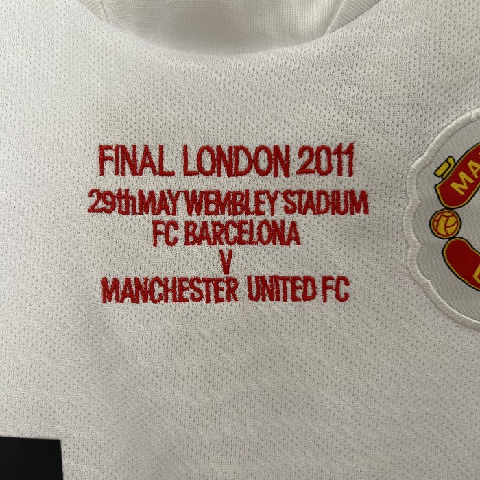 with Front Lettering Retro Youth Uniform Kids Kit 2010-2011 Manchester United UCL Final Away White Soccer Jersey Shorts Vintage Child Football Set