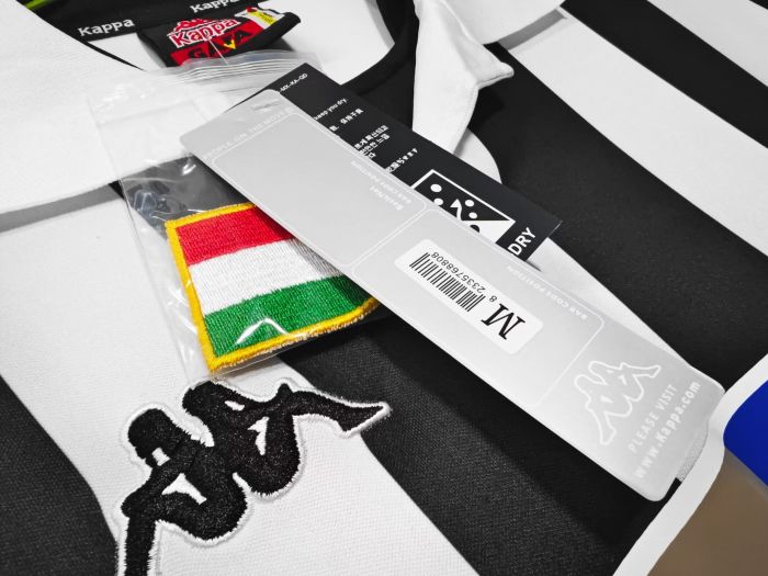 with Scudetto Patch Retro Jersey 1998-1999 Juventus Home Soccer Jersey Vintage Football Shirt