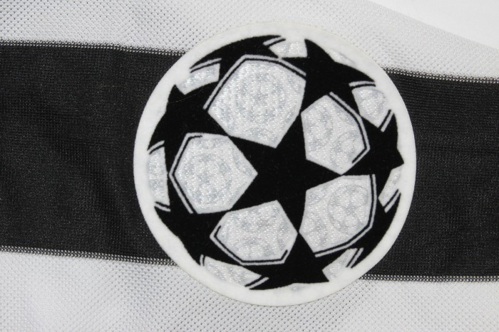 with Scudetto+UCL Patch Retro Jersey 2017-2018 Juventus MANDZUKIC 17 Home Soccer Jersey Vintage Football Shirt