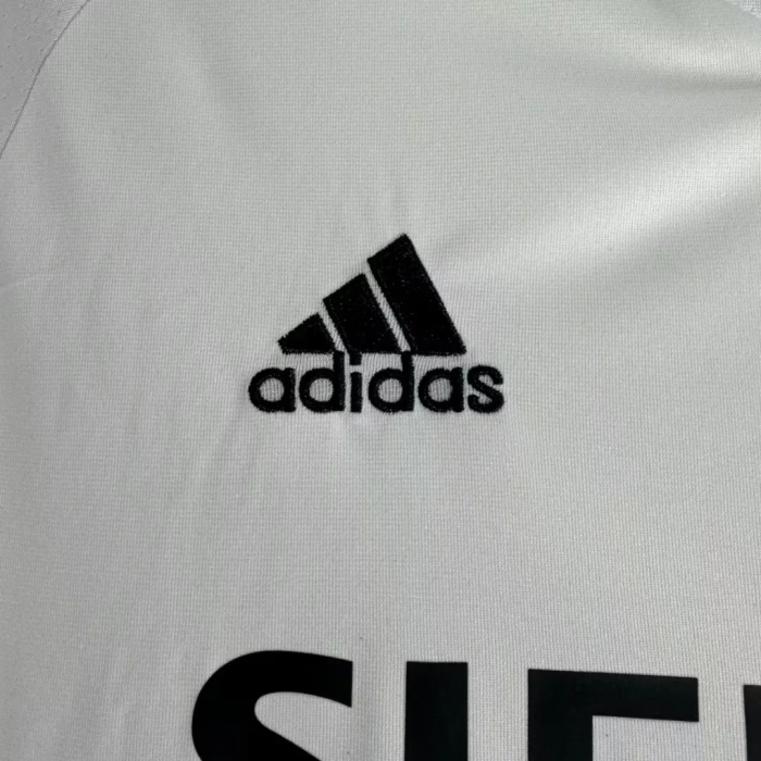 Long Sleeve Retro Jersey 2005-2006 Real Madrid Home Vintage Soccer Jersey