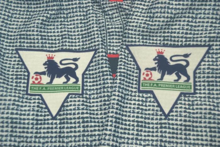 with EPL Patch Retro Jersey 1995-1996 Manchester United Third Soccer Jersey Vintage Football Shirt