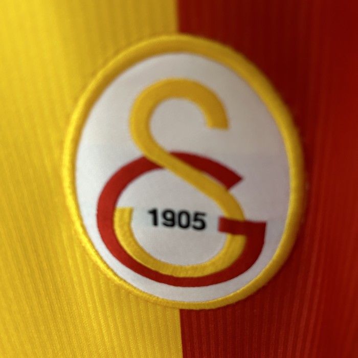 Retro Jersey 1999-2000 Galatasaray Home Soccer Jersey Vintage Football Shirt