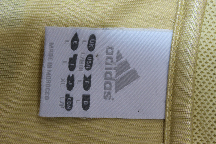with Bundesliga Patch Retro Jersey 2004-2005 Bayern Munich Away Gold Soccer Jersey Vintage Football Shirt