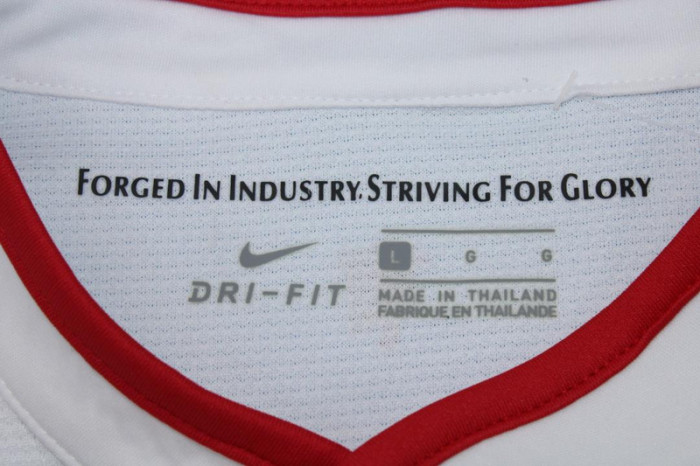 with UCL Patch Retro Jersey 2013-2014 Manchester United Away White Soccer Jersey Vintage Football Shirt
