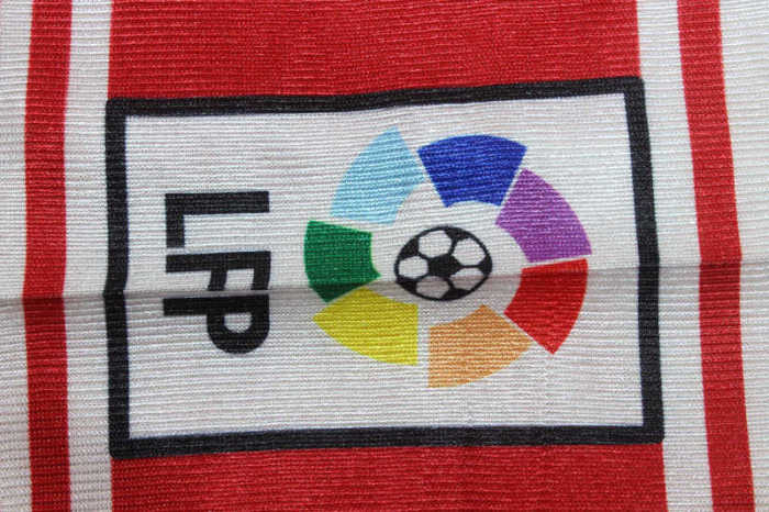 with LFP Patch Retro Jersey 1999-2000 Atletico Madrid HASSELBAINK 17 Home Soccer Jersey Vintage Football Shirt