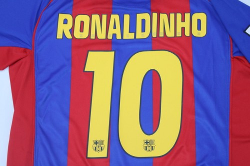 with LFP Patch Retro Jersey 2004-2005 Barcelona RONALDINHO 10 Home Soccer Jersey Vintage Football Shirt