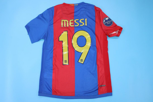 with UCL Patch Retro Jersey 2006-2007 Barcelona MESSI 19 Home Soccer Jersey Vintage Football Shirt