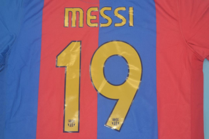 with LFP Patch Retro Jersey 2006-2007 Barcelona MESSI 19 Home Soccer Jersey Vintage Football Shirt