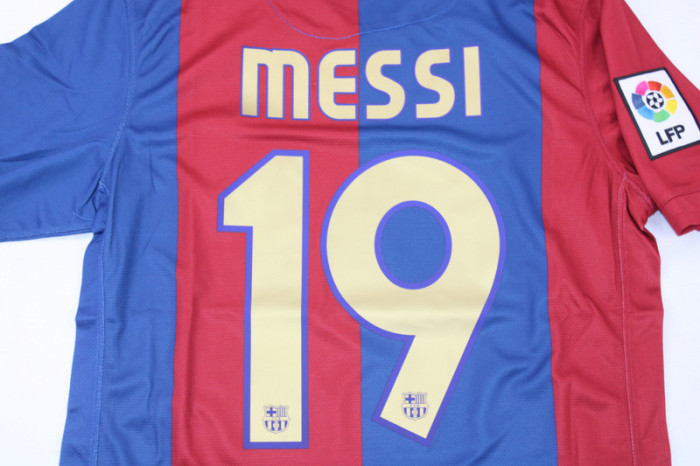 with LFP Patch Retro Jersey 2006-2007 Barcelona MESSI 19 Home Soccer Jersey Vintage Football Shirt