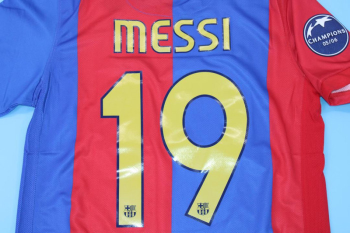 with UCL Patch Retro Jersey 2006-2007 Barcelona MESSI 19 Home Soccer Jersey Vintage Football Shirt