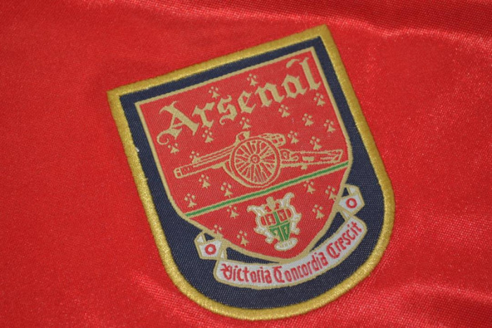 with UCL Patch Long Sleeve Retro Jersey 2000-2002 Arsenal Home Soccer Jersey Vintage Football Shirt