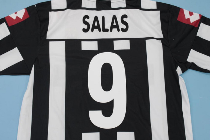 Retro Jersey 2001-2002 Juventus SALAS 9 Home Soccer Jersey Vintage Football Shirt