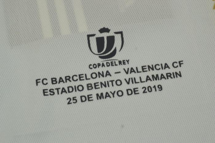 with Front Lettering+Copa Del Rey Patch Patch Retro Jersey 2018-2019 Valencia COPA DEL REY FINAL Home Soccer Jersey Vintage Football Shirt
