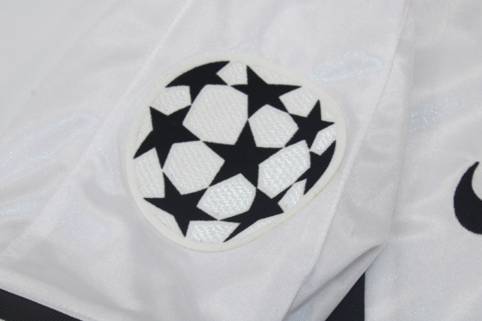 with UCL Patch Retro Jersey 2000-2001 Valencia MENDIETA 6 Home Soccer Jersey Vintage Football Shirt