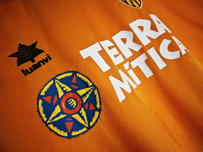 Retro Jersey 1999-2000 Valencia Away Orange Soccer Jersey Vintage Football Shirt