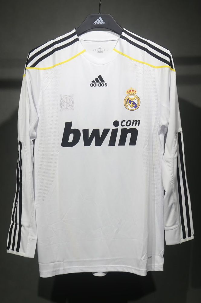 Player Version Long Sleeve Retro Jersey 2009-2010 Real Madrid Home Soccer Jersey Vintage Football Shirt