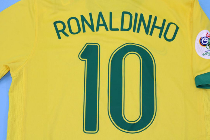 with World Cup Patch Retro Jersey 2006 Brazil RONALDINHO 10 Home Soccer Jersey Vintage Brasil Camisetas de Futbol