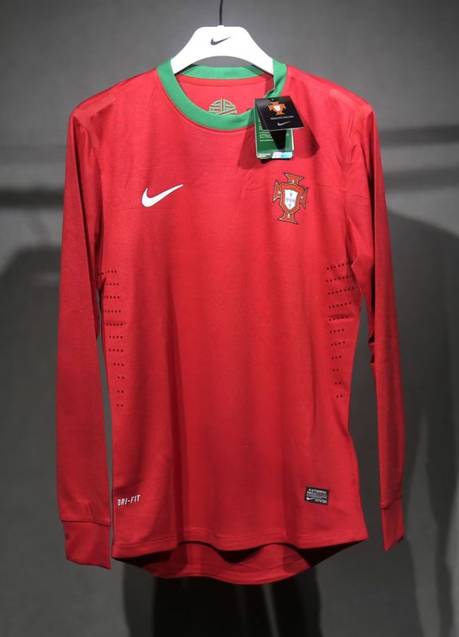 Long Sleeve Player Version Retro Jersey 2012 Portugal Home Soccer Jersey Vintage Football Shirt