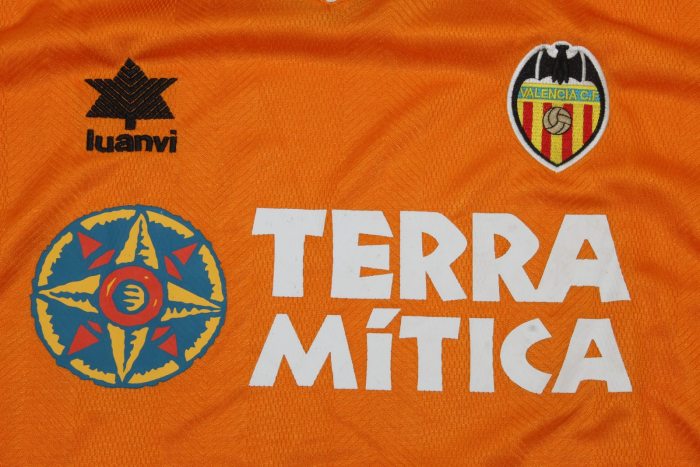 Retro Jersey 1999-2000 Valencia CLAUDIO 7 Away Orange Soccer Jersey Vintage Football Shirt