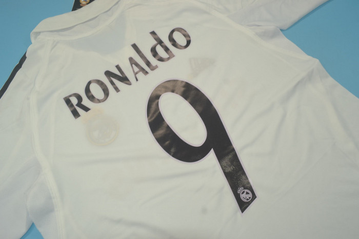 with LFP Patch Retro Jersey 2005-2006 Real Madrid RONALDO 9 Home Soccer Jersey