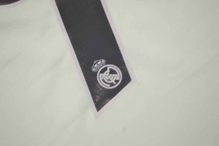 with LFP Patch Retro Jersey 2005-2006 Real Madrid RONALDO 9 Home Soccer Jersey