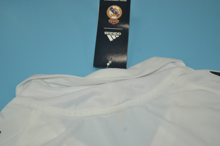 with LFP Patch Retro Jersey 2005-2006 Real Madrid RONALDO 9 Home Soccer Jersey