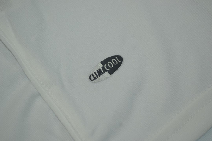 with LFP Patch Retro Jersey 2005-2006 Real Madrid RONALDO 9 Home Soccer Jersey