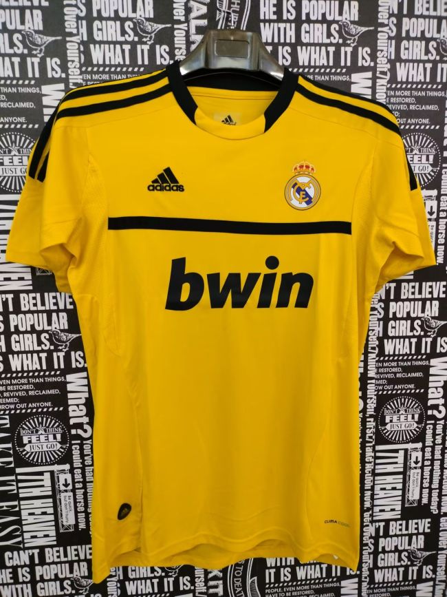 Retro Jersey Real Madrid 2011-2012 Black Goalkeeper Soccer Jersey Vintage Football Shirt