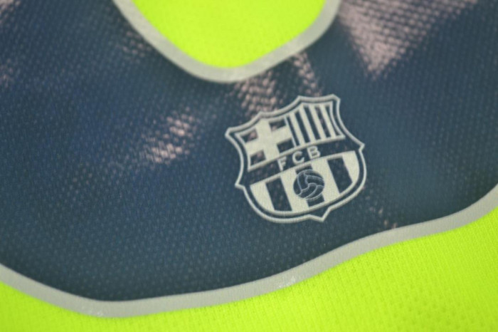 with UCL Patch Retro Jersey 2005-2006 Barcelona RONALDINHO 10 Away Green Soccer Jersey Vintage Football Shirt