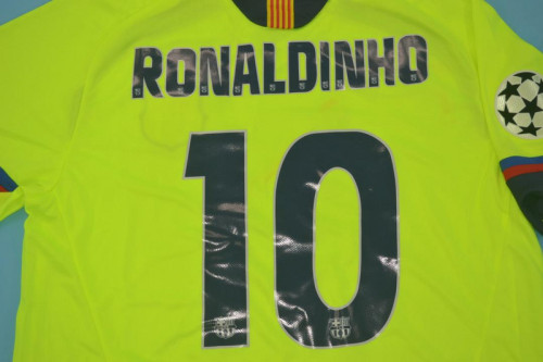with UCL Patch Retro Jersey 2005-2006 Barcelona RONALDINHO 10 Away Green Soccer Jersey Vintage Football Shirt