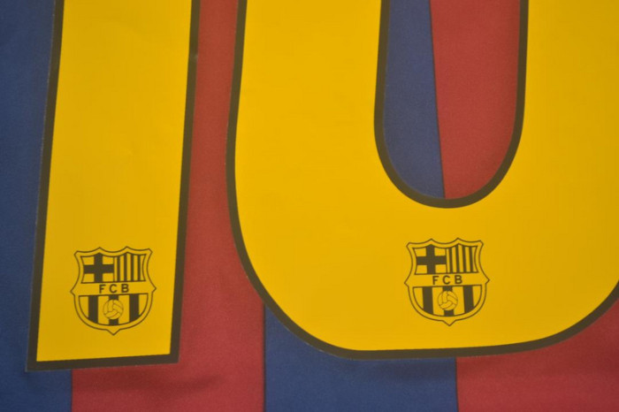 Retro Jersey 2005-2006 Barcelona RONALDINHO 10 Home Blue/Red Soccer Jersey Vintage Football Shirt