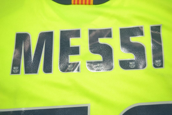 with UCL Patch Retro Jersey 2005-2006 Barcelona MESSI 30 Away Green Soccer Jersey Vintage Football Shirt