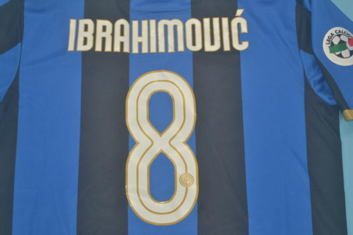 with Scudetto+Serie A Patch Retro Jersey 2008-2009 Inter Milan IBRAHIMOVIC 8 League Version Home Soccer Jersey Vintage Football Shirt
