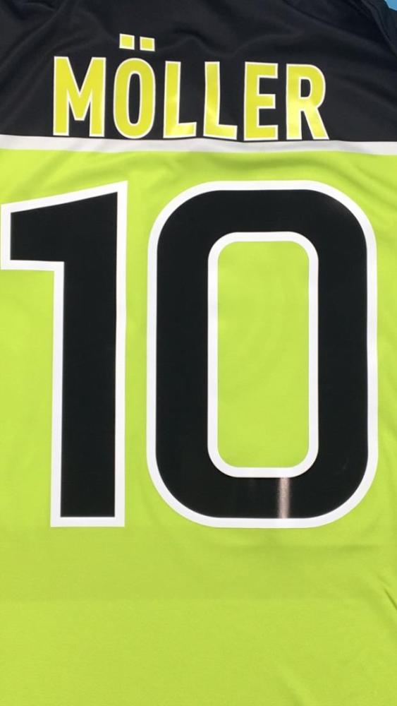 with UCL Patch Retro Jersey 1996-1997 Borussia Dortmund MOLLER 10 UCL Version Yellow Soccer Jersey