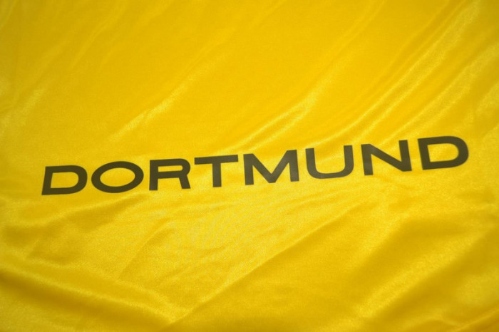Retro Jersey 1998 Borussia Dortmund CHAPUISAT 9 Home Soccer Jersey BVB Vintage Football Shirt