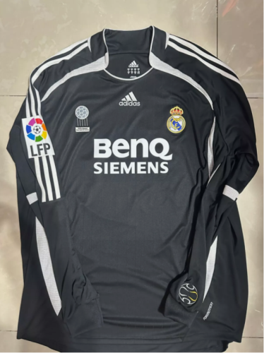 with LFP Patch Long Sleeve Retro Jersey 2006-2007 Real Madrid BECKHAM 23 Away Black Soccer Jersey Vintage Real Football Shirt