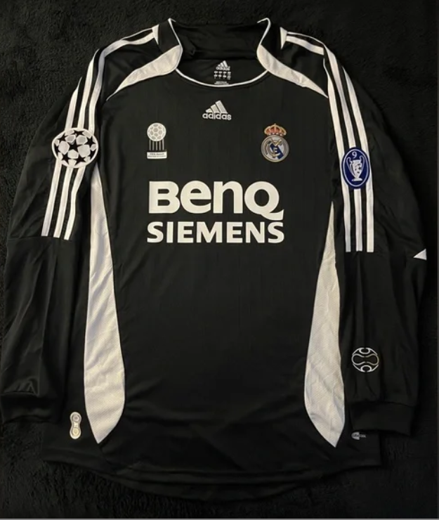 with UCL Patch Long Sleeve Retro Jersey 2006-2007 Real Madrid Away Black Soccer Jersey Vintage Real Football Shirt