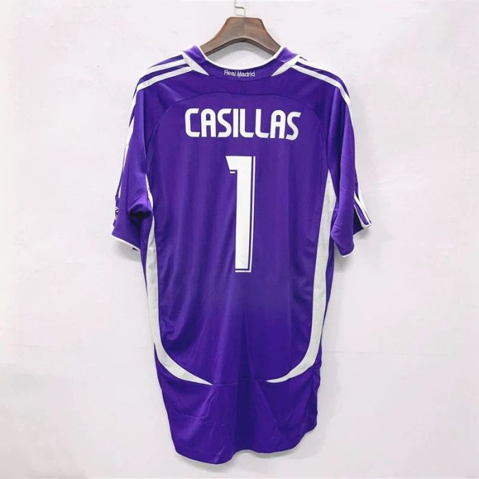 Retro Shirt 2006-2007 Real Madrid CASILLAS 1 Away Purple Vintage Soccer Jersey