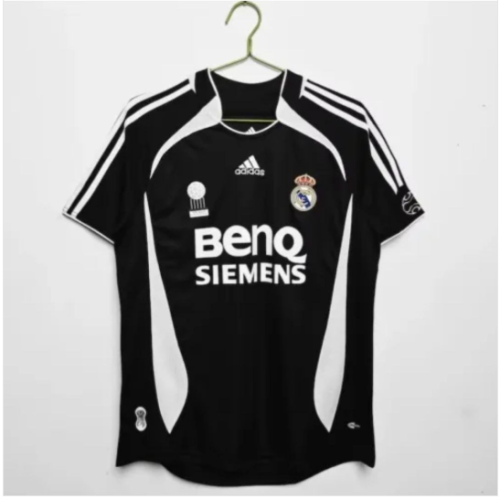 Retro Jersey 2006-2007 Real Madrid R.CARLOS 3 Away Black Vintage Soccer Jersey
