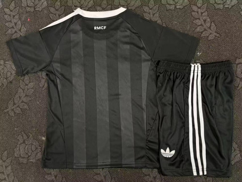 Youth Uniform Kids Kit 2025-2026 Real Madrid Black Goalkeeper Soccer Jersey Shorts Child Football Set