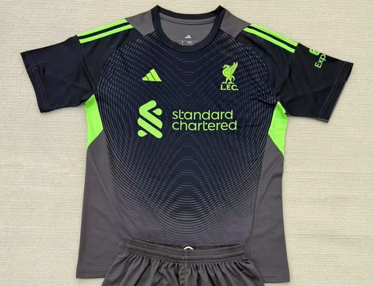 Fan Version 2025-2026 Liverpool Black Goalkeeper Soccer Jersey Football Shirt